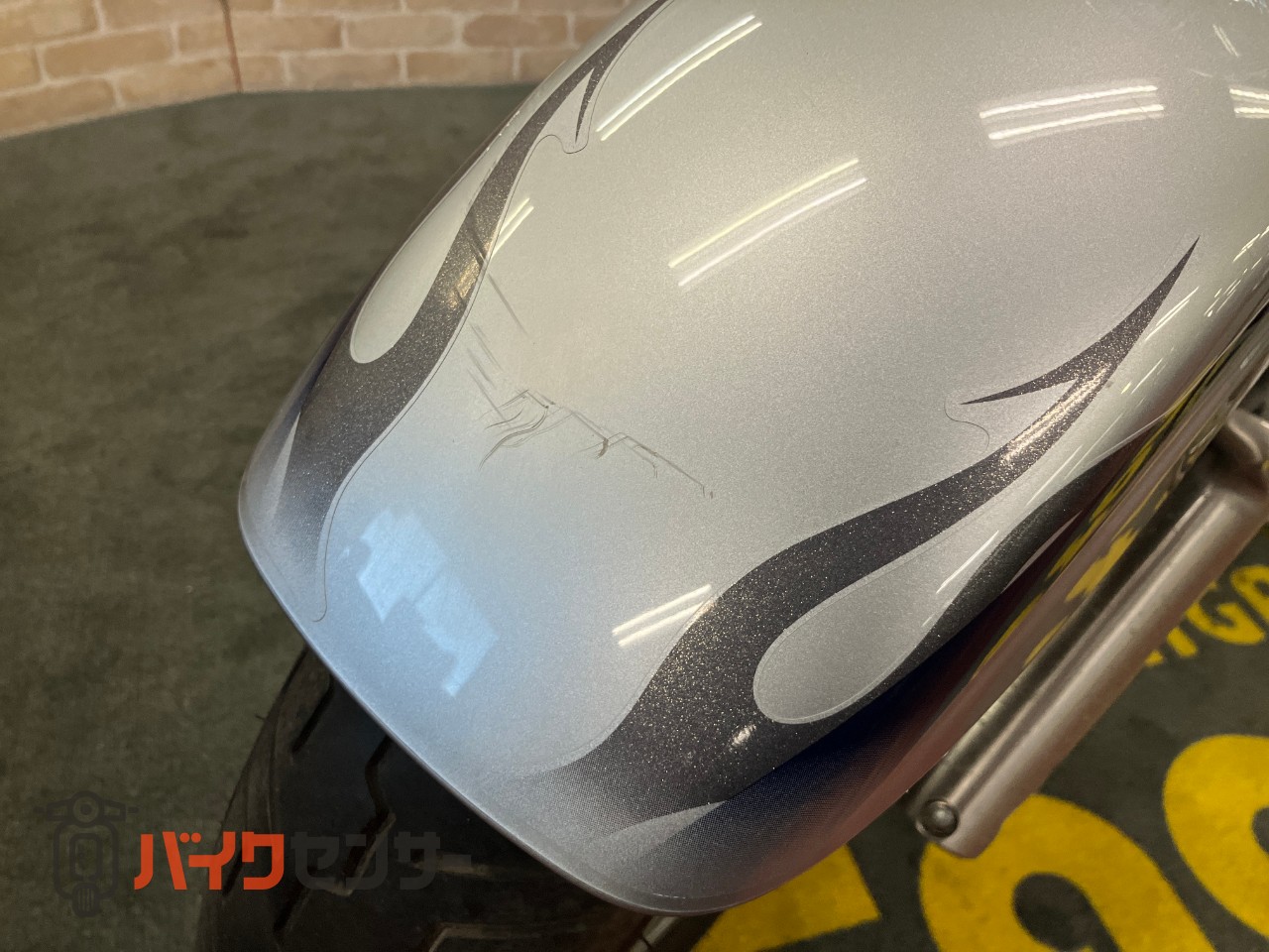 イントルーダー400クラシック　キャブレター車　エンジンガード　バックレスト　サイドサポート　ハンドル　フィッシュテールマフラー_16
