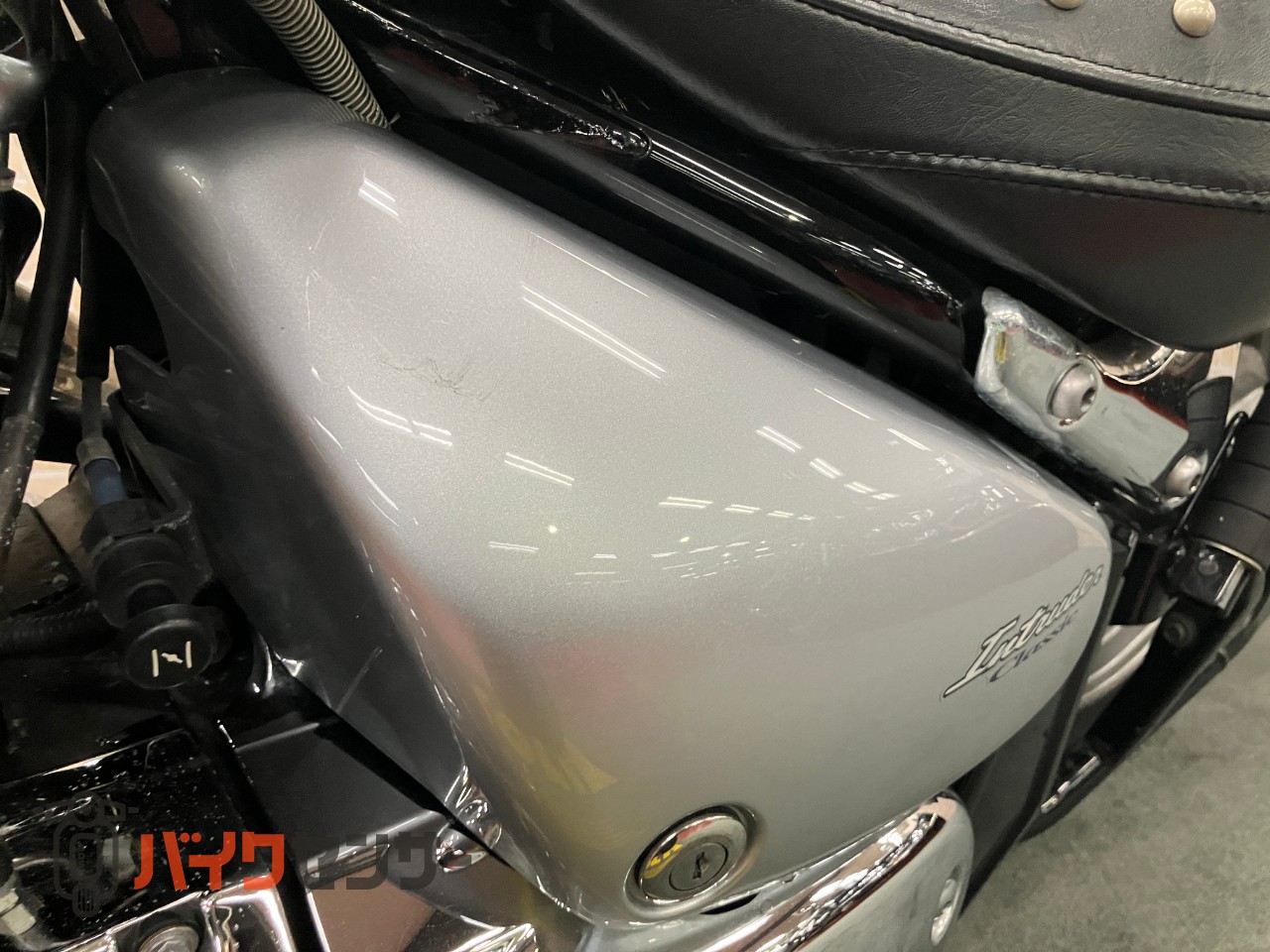 イントルーダー400クラシック　キャブレター車　エンジンガード　バックレスト　サイドサポート　ハンドル　フィッシュテールマフラー_18