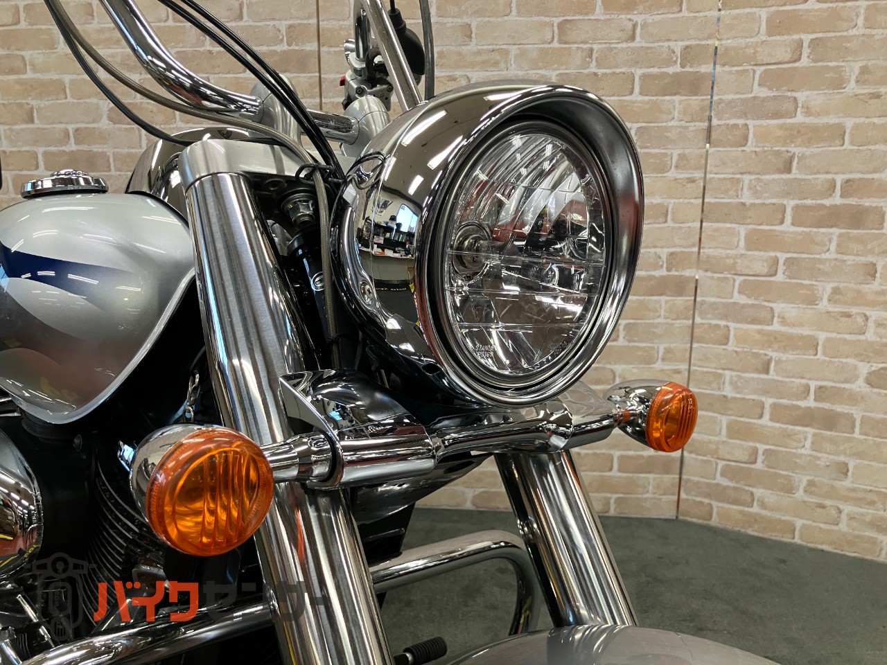 イントルーダー400クラシック　キャブレター車　エンジンガード　バックレスト　サイドサポート　ハンドル　フィッシュテールマフラー_24