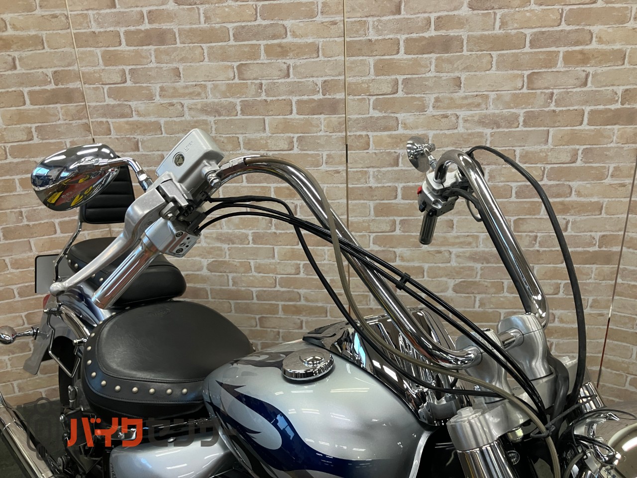 イントルーダー400クラシック　キャブレター車　エンジンガード　バックレスト　サイドサポート　ハンドル　フィッシュテールマフラー_25