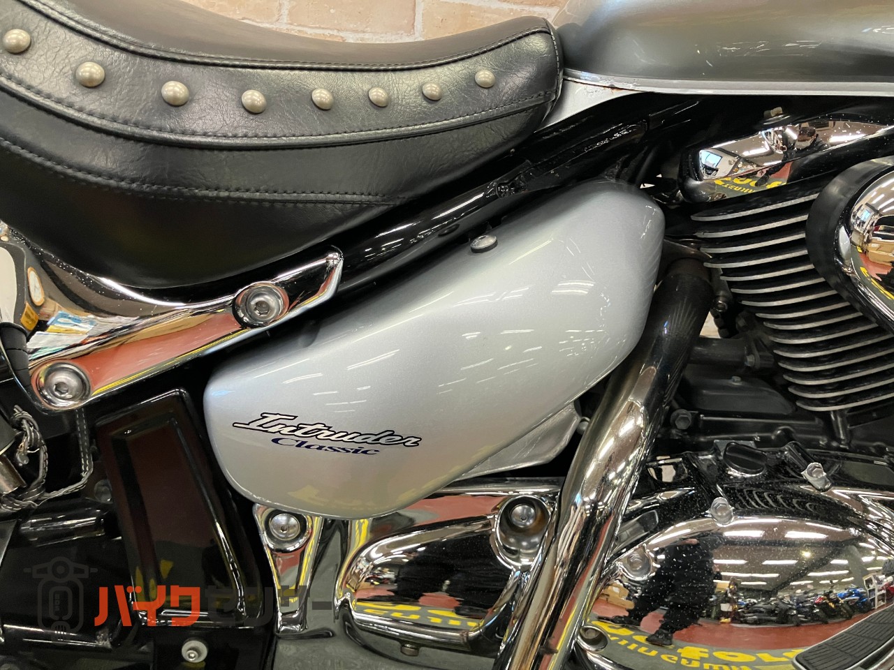 イントルーダー400クラシック　キャブレター車　エンジンガード　バックレスト　サイドサポート　ハンドル　フィッシュテールマフラー_35