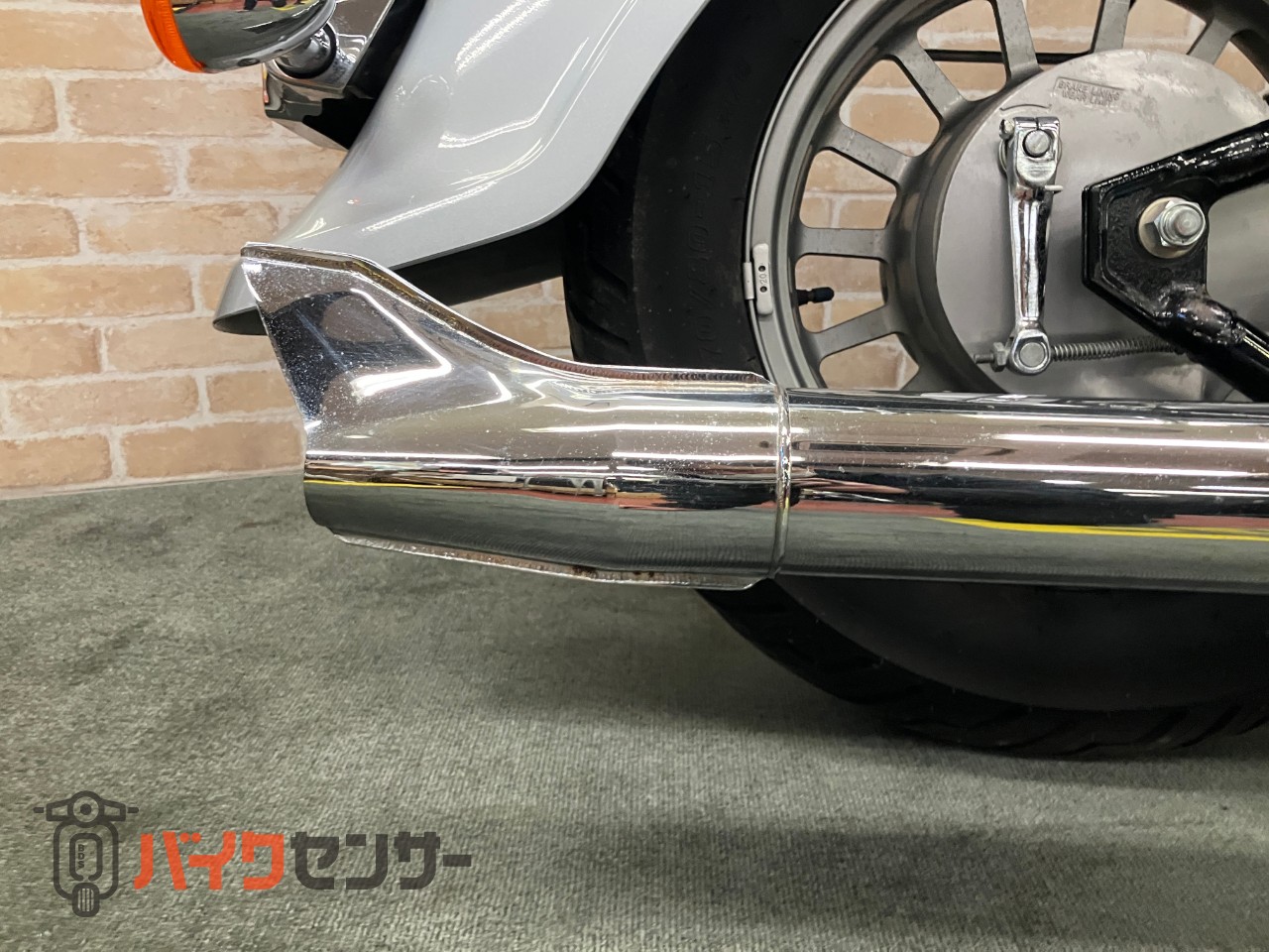 イントルーダー400クラシック　キャブレター車　エンジンガード　バックレスト　サイドサポート　ハンドル　フィッシュテールマフラー_37