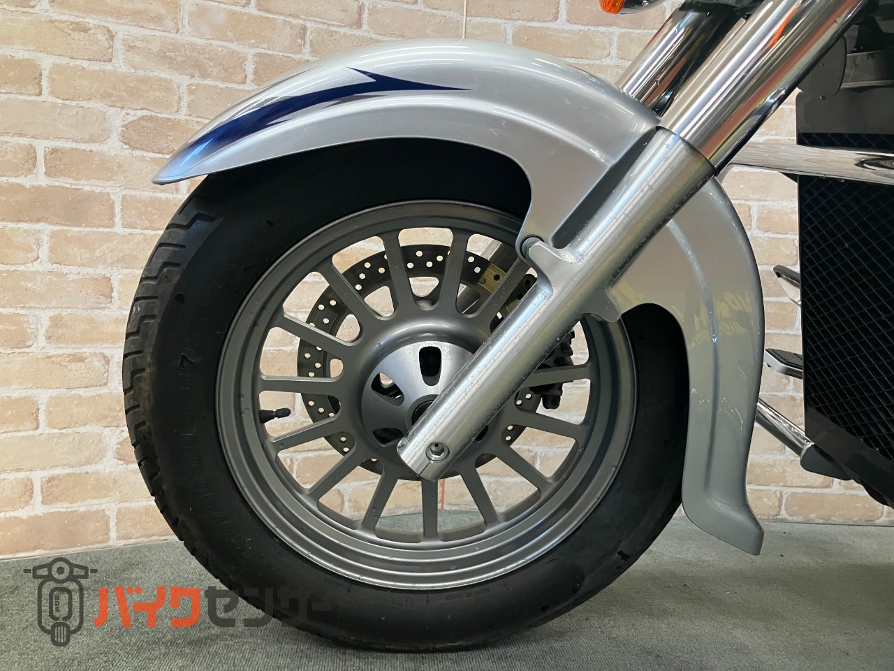 イントルーダー400クラシック　キャブレター車　エンジンガード　バックレスト　サイドサポート　ハンドル　フィッシュテールマフラー_49