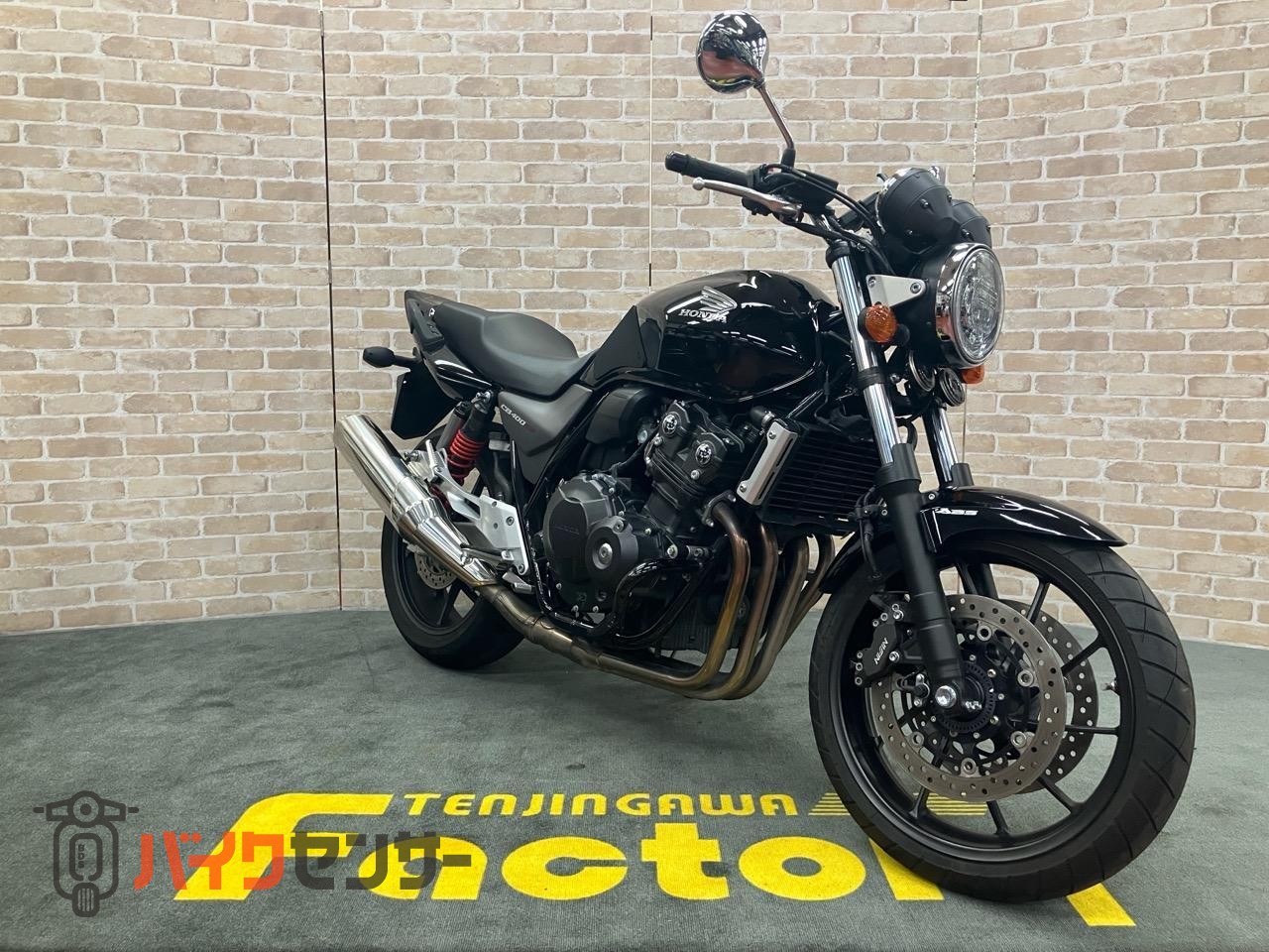 CB400 SUPER FOUR VTEC REVO　グリップヒーター　タンクパッド　エンジンガード_2