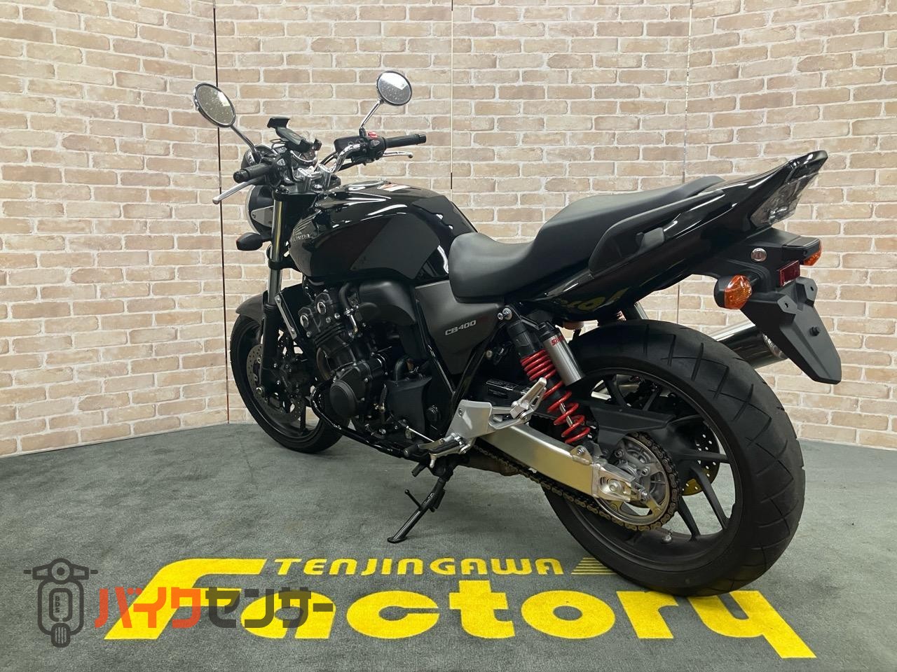 CB400 SUPER FOUR VTEC REVO　グリップヒーター　タンクパッド　エンジンガード_5