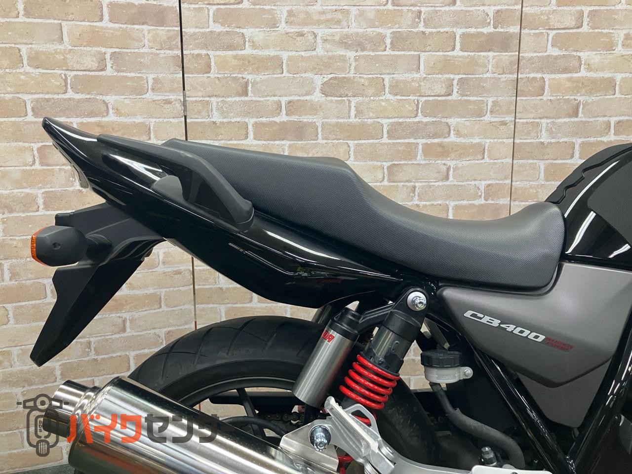 CB400 SUPER FOUR VTEC REVO　グリップヒーター　タンクパッド　エンジンガード_8