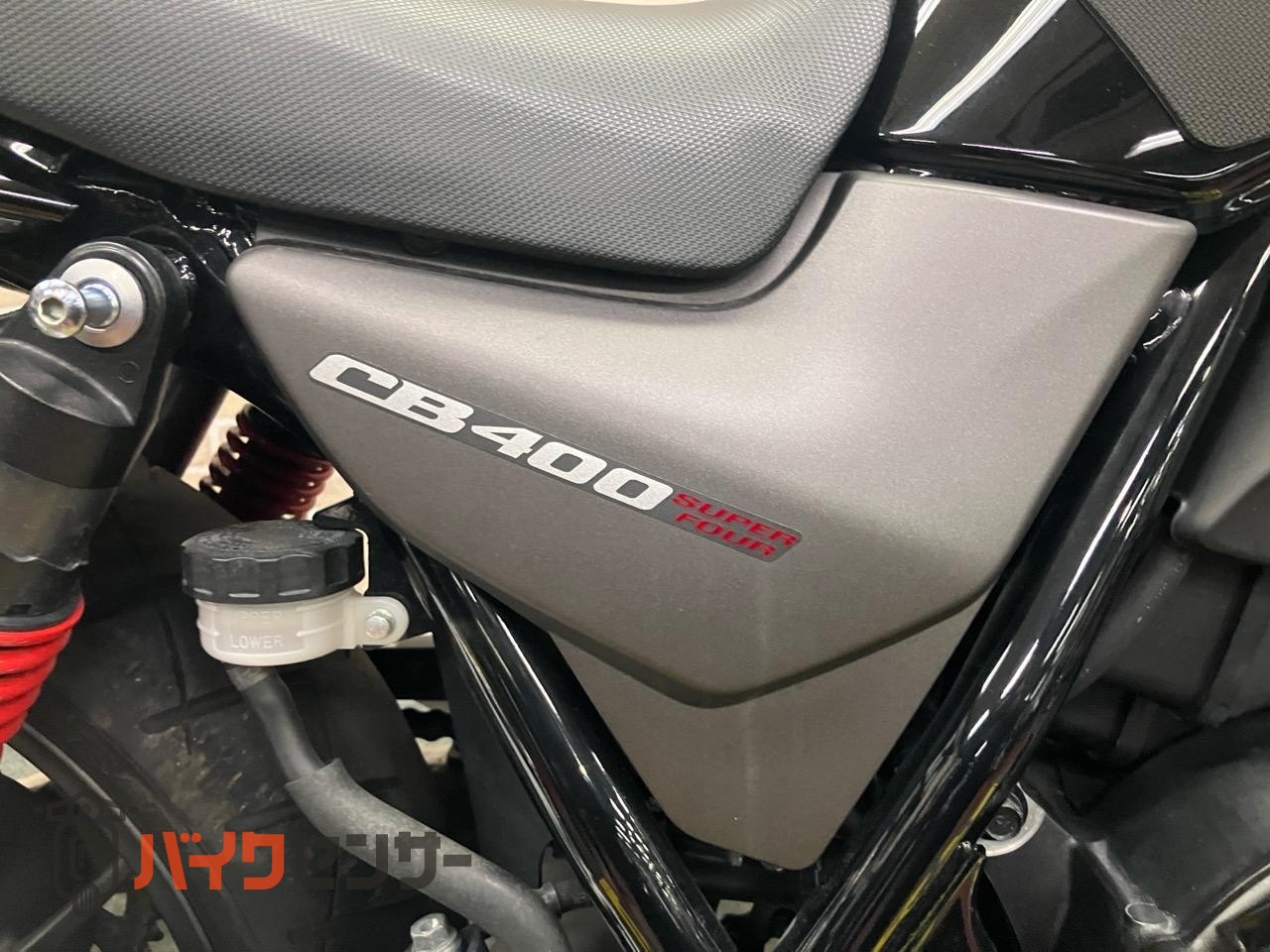 CB400 SUPER FOUR VTEC REVO　グリップヒーター　タンクパッド　エンジンガード_9