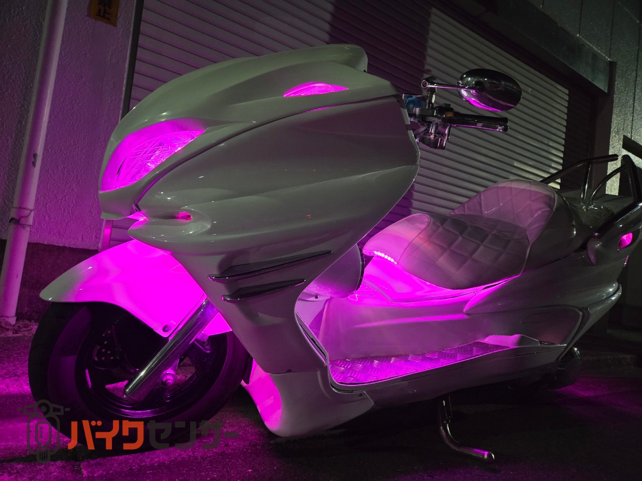 ヤマハ マジェスティ250C ピンクLED BTオーデイオ 色が変わる4