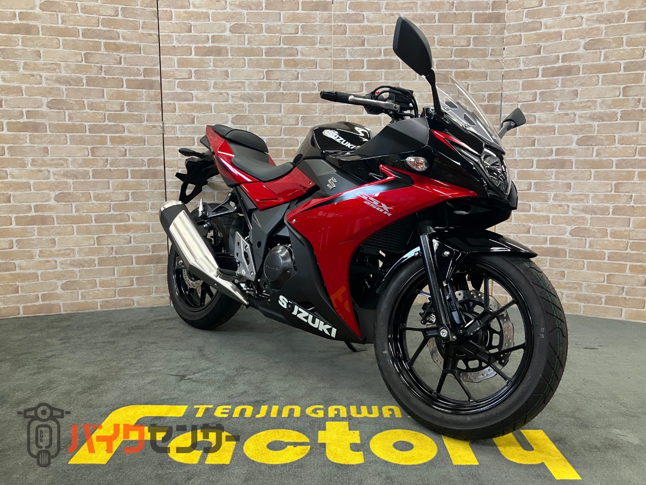 GSX250R　M4モデル　LEDヘッドライト　SEPエンジン　4サイクル水冷2気筒_0