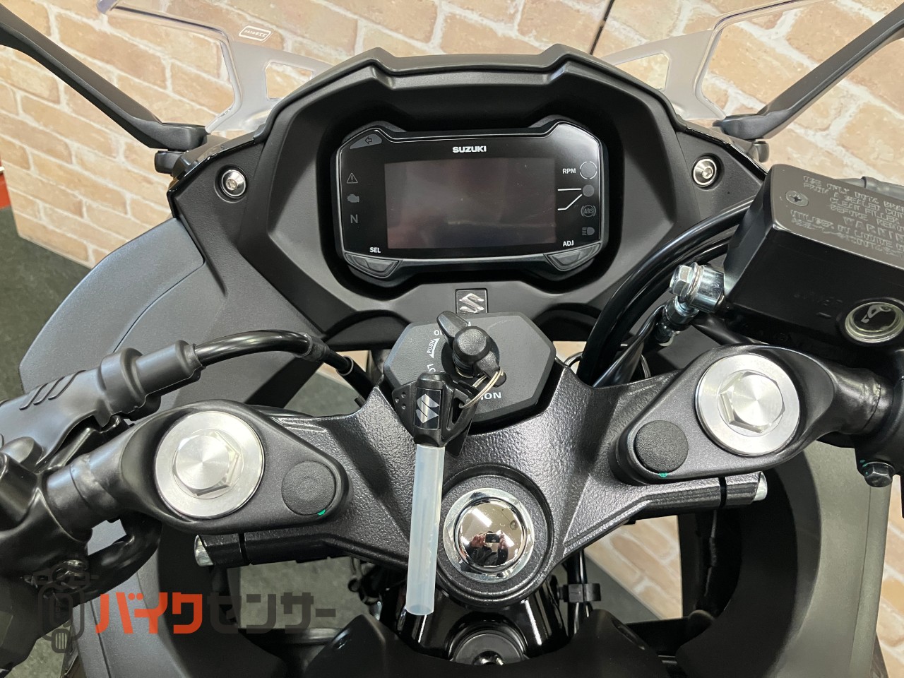 GSX250R　M4モデル　LEDヘッドライト　SEPエンジン　4サイクル水冷2気筒_8