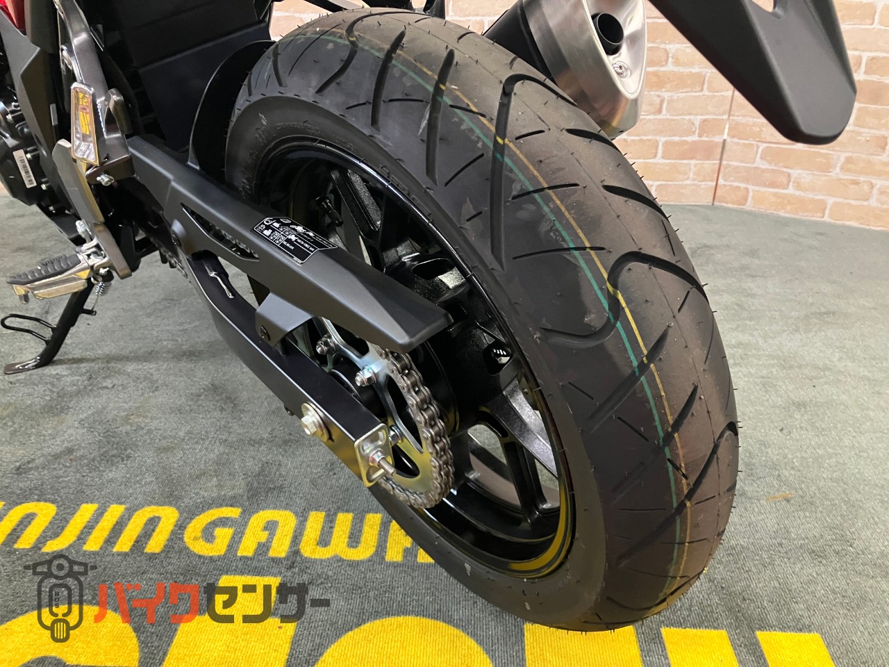 GSX250R　M4モデル　LEDヘッドライト　SEPエンジン　4サイクル水冷2気筒_9