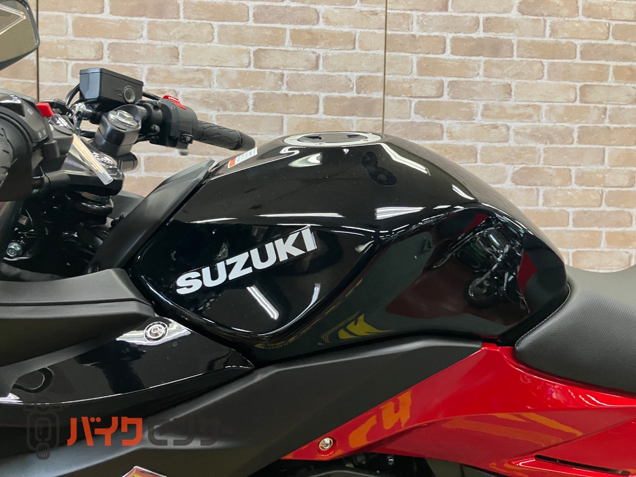 GSX250R　M4モデル　LEDヘッドライト　SEPエンジン　4サイクル水冷2気筒_12