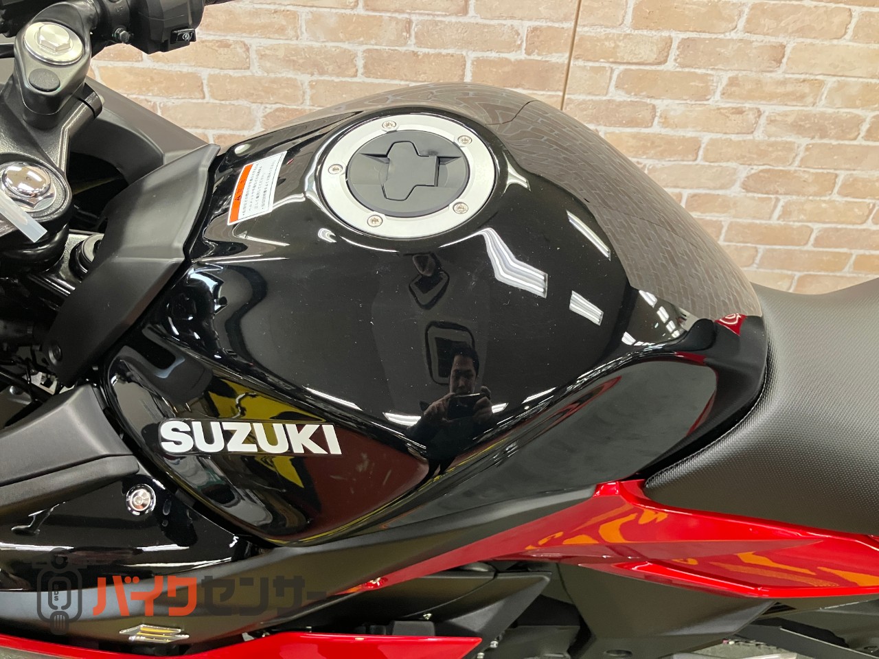 GSX250R　M4モデル　LEDヘッドライト　SEPエンジン　4サイクル水冷2気筒_14