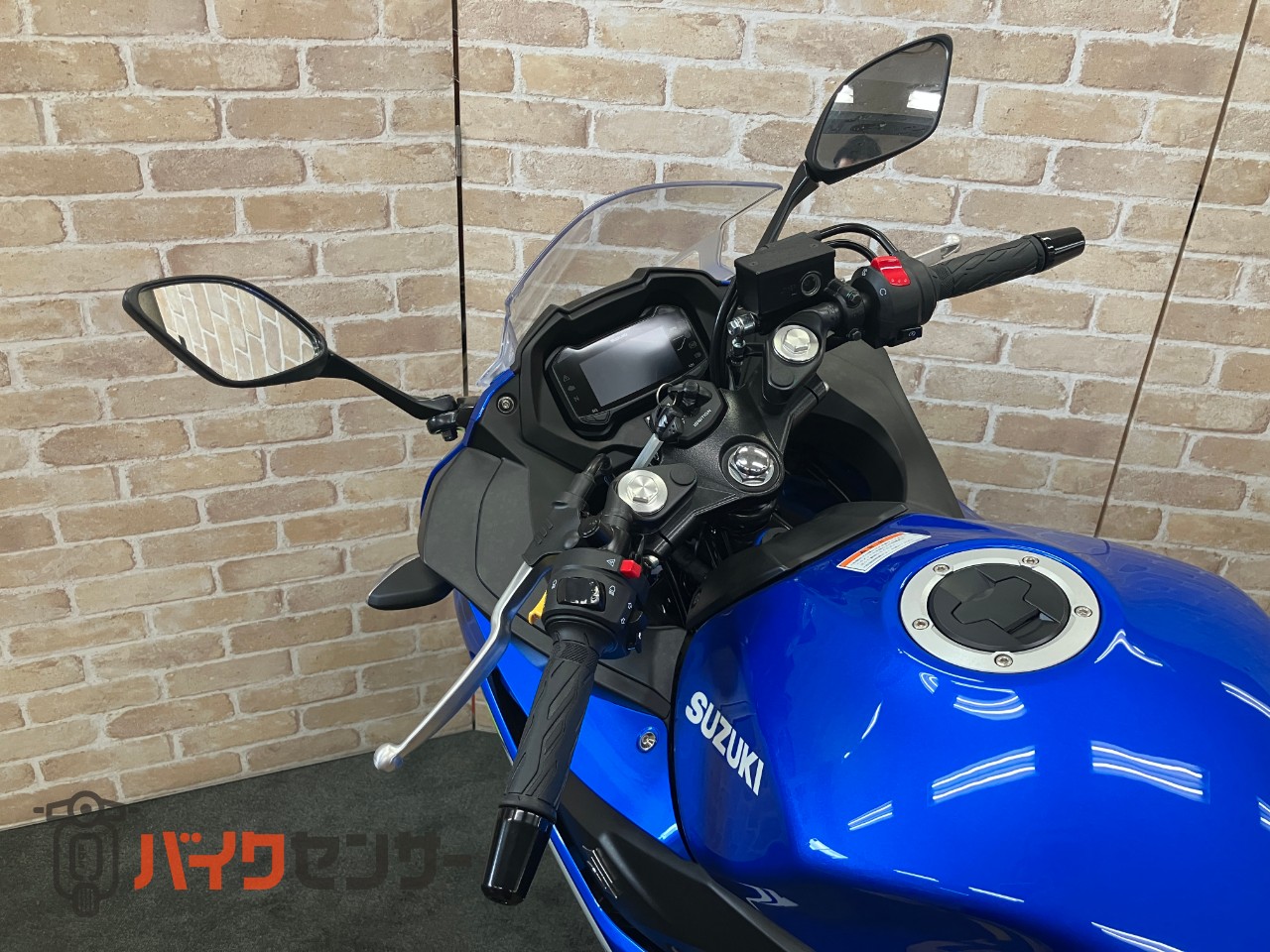 GSX250RM4モデル　LEDヘッドライト　SEPエンジン　4サイクル水冷2気筒_8