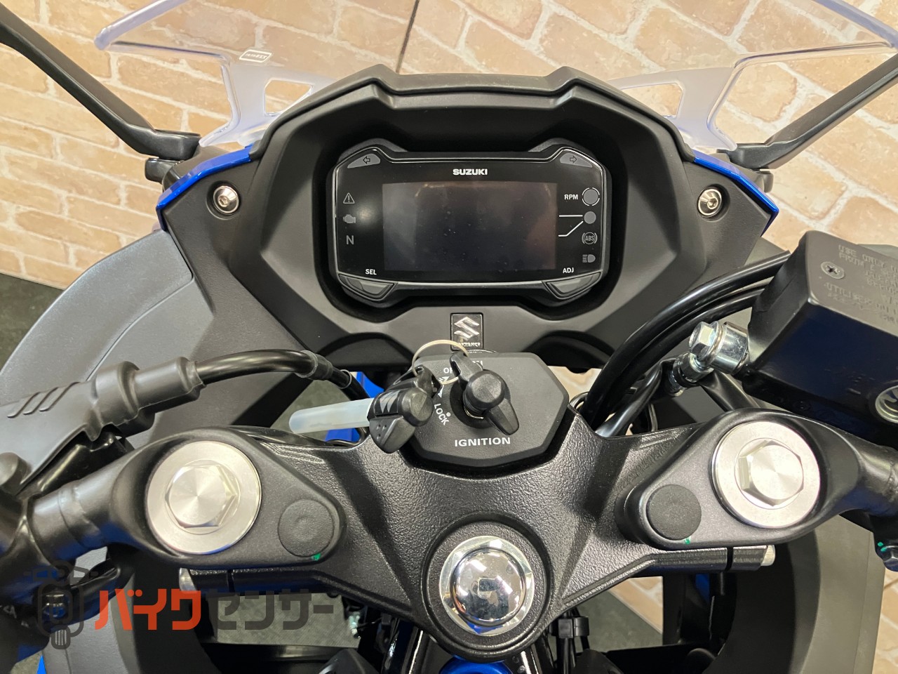 GSX250RM4モデル　LEDヘッドライト　SEPエンジン　4サイクル水冷2気筒_10
