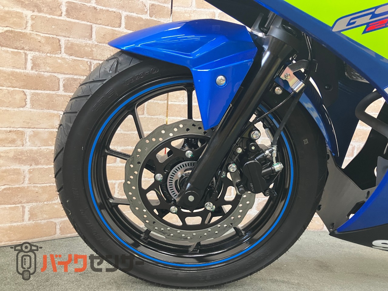 GSX250RM4モデル　LEDヘッドライト　SEPエンジン　4サイクル水冷2気筒_12