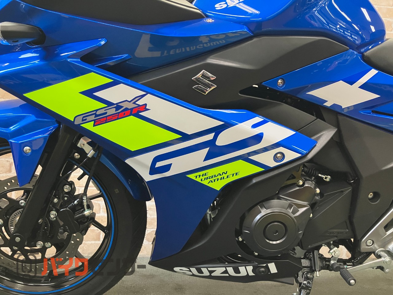 GSX250RM4モデル　LEDヘッドライト　SEPエンジン　4サイクル水冷2気筒_14