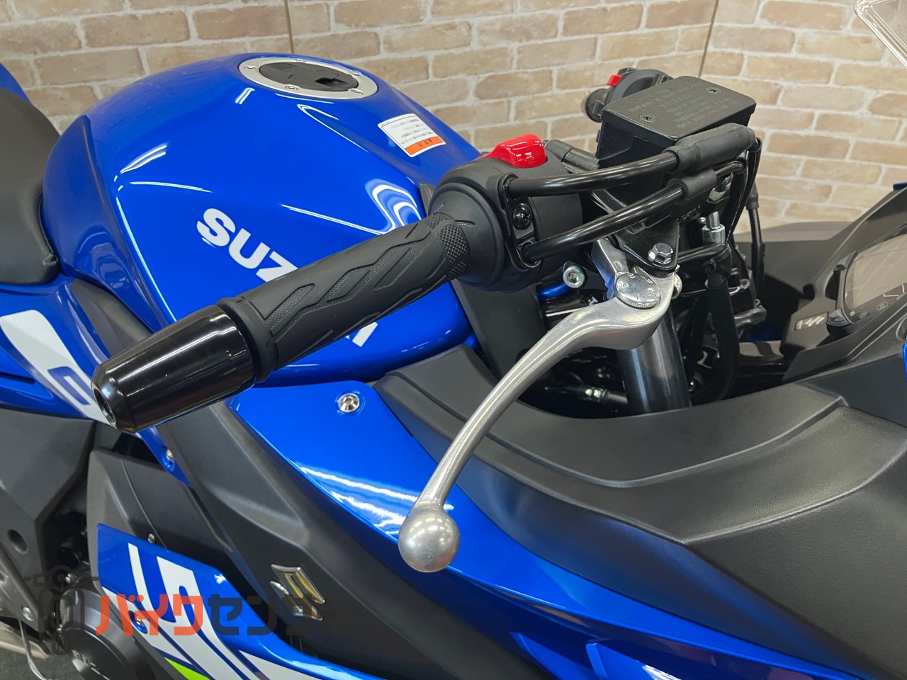 GSX250RM4モデル　LEDヘッドライト　SEPエンジン　4サイクル水冷2気筒_30