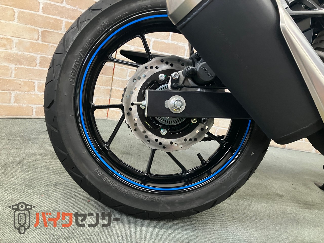 GSX250RM4モデル　LEDヘッドライト　SEPエンジン　4サイクル水冷2気筒_40