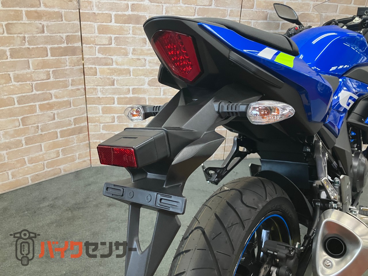 GSX250RM4モデル　LEDヘッドライト　SEPエンジン　4サイクル水冷2気筒_42
