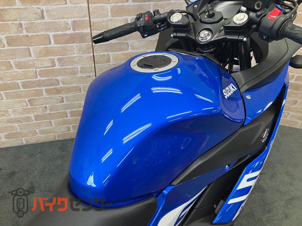 GSX250RM4モデル　LEDヘッドライト　SEPエンジン　4サイクル水冷2気筒_45