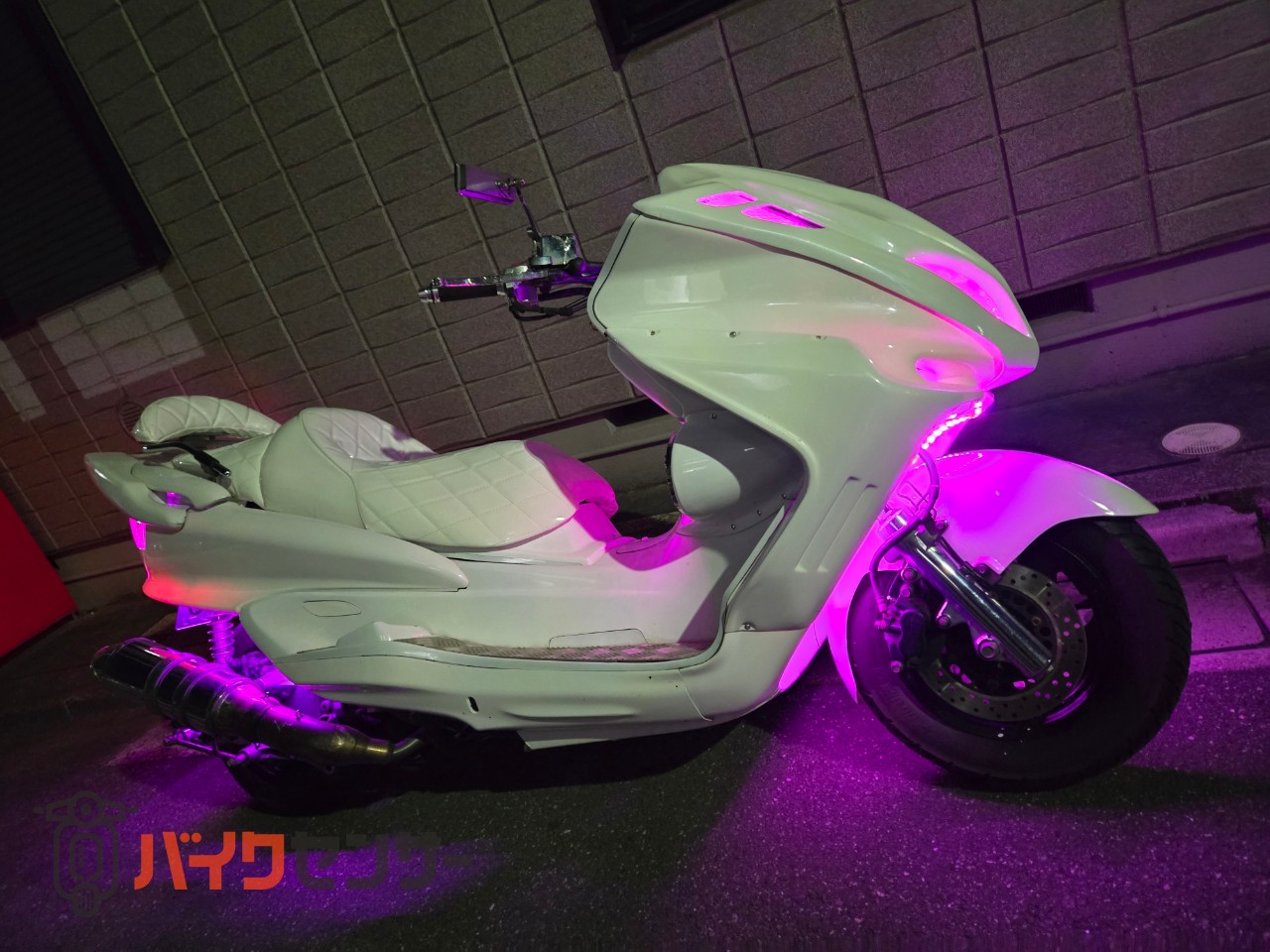 フルカスタム⭐︎マジェスティC250⭐︎オーディオスピーカー6発エアロLEDストロボなど ヤマハ エアロパーツ変更できます！ マジェスティ250C ピンクLED 色が