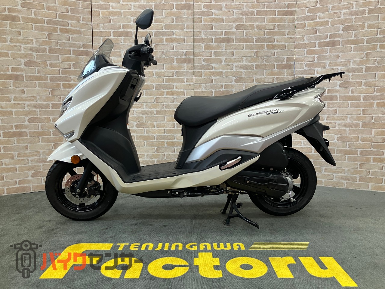 バーグマンストリート125EX_1