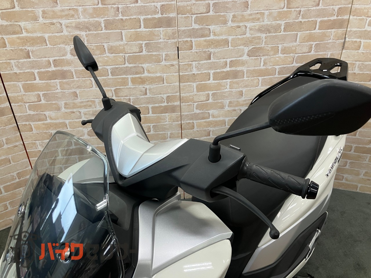 バーグマンストリート125EX_36