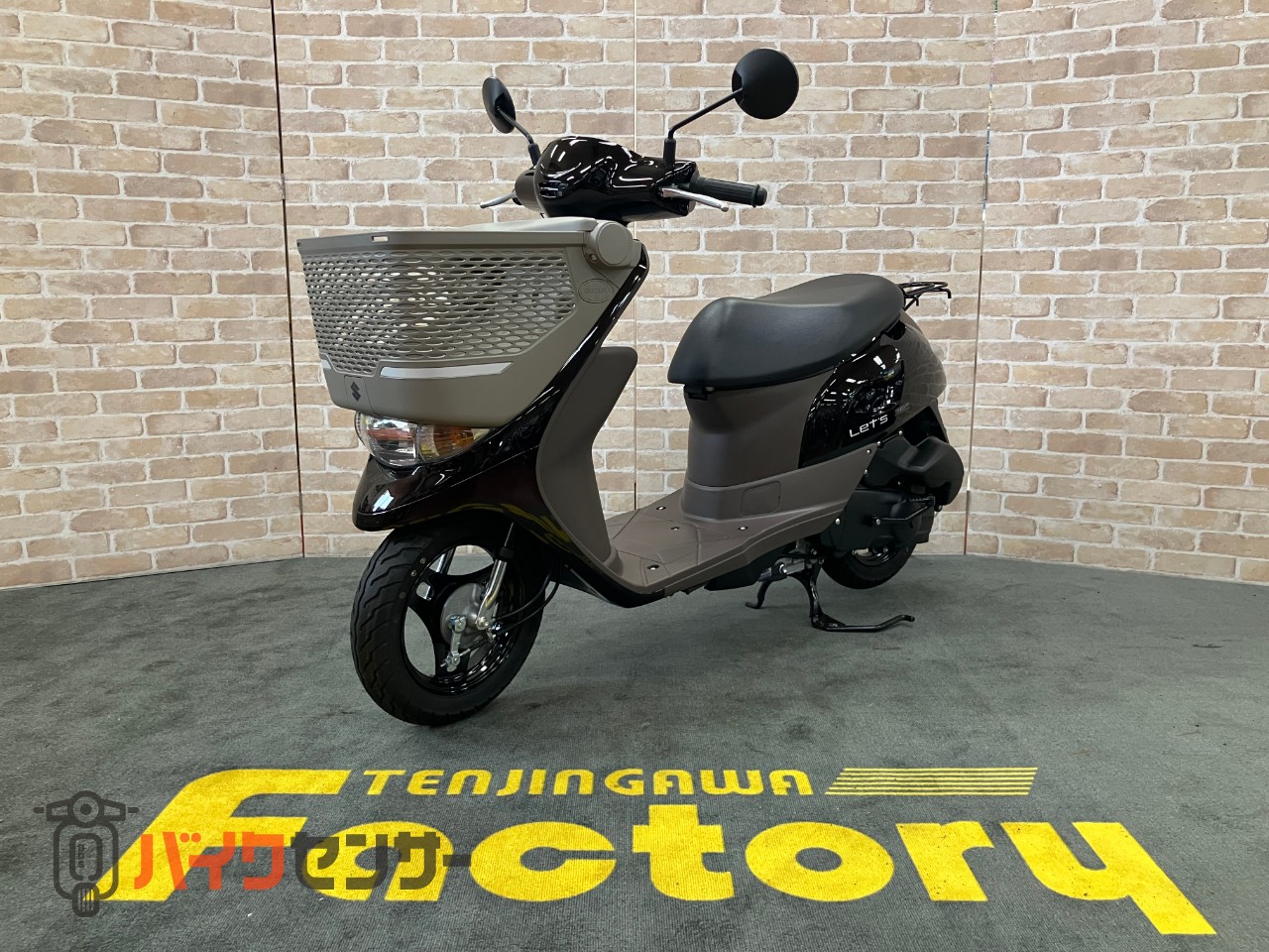 レッツバスケット ワンオーナー　ロールシャッター付前カゴ搭載モデル　グラスミッドナイトブラウン　メットインスクーター_3