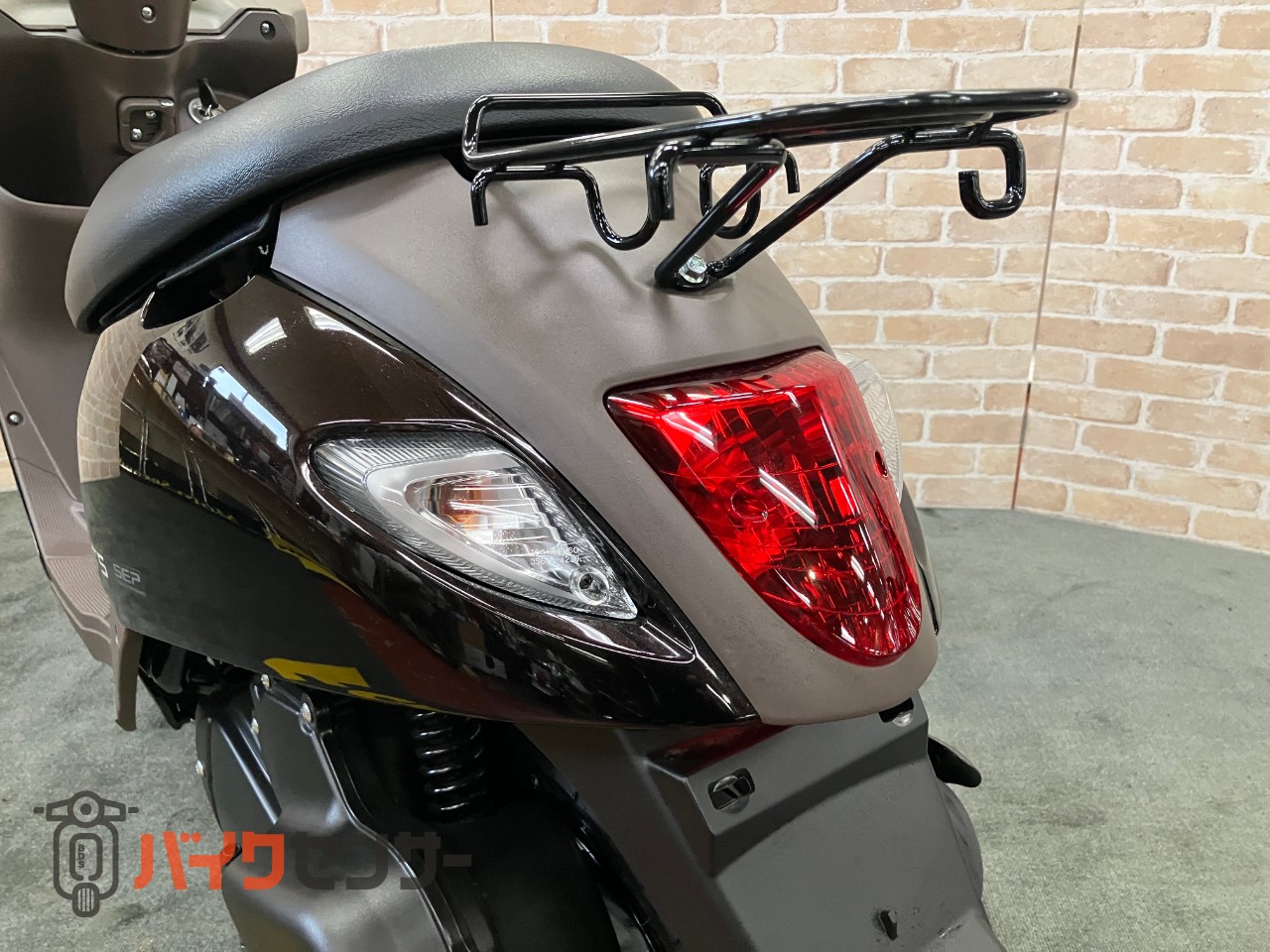 レッツバスケット ワンオーナー　ロールシャッター付前カゴ搭載モデル　グラスミッドナイトブラウン　メットインスクーター_6