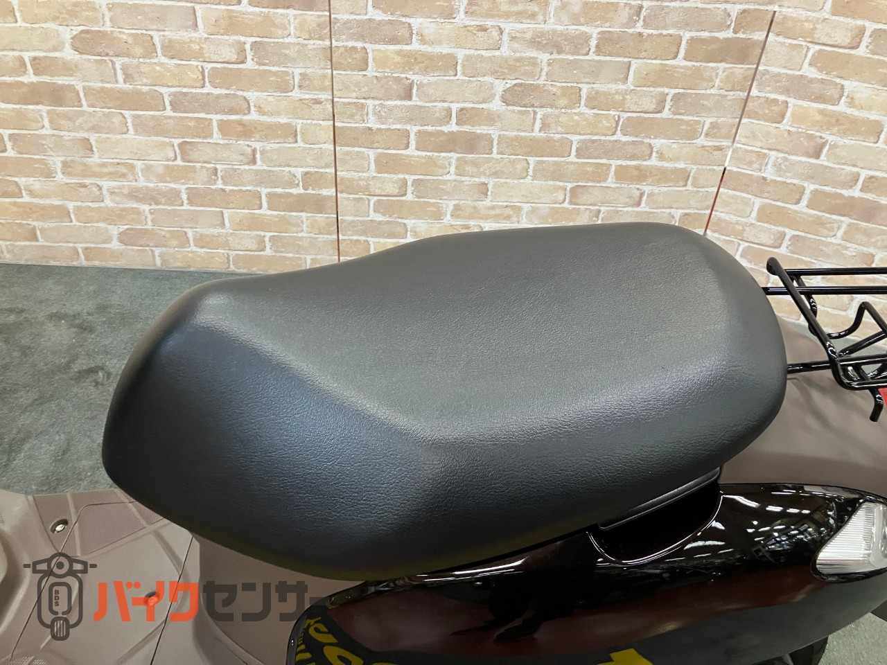 レッツバスケット ワンオーナー　ロールシャッター付前カゴ搭載モデル　グラスミッドナイトブラウン　メットインスクーター_14