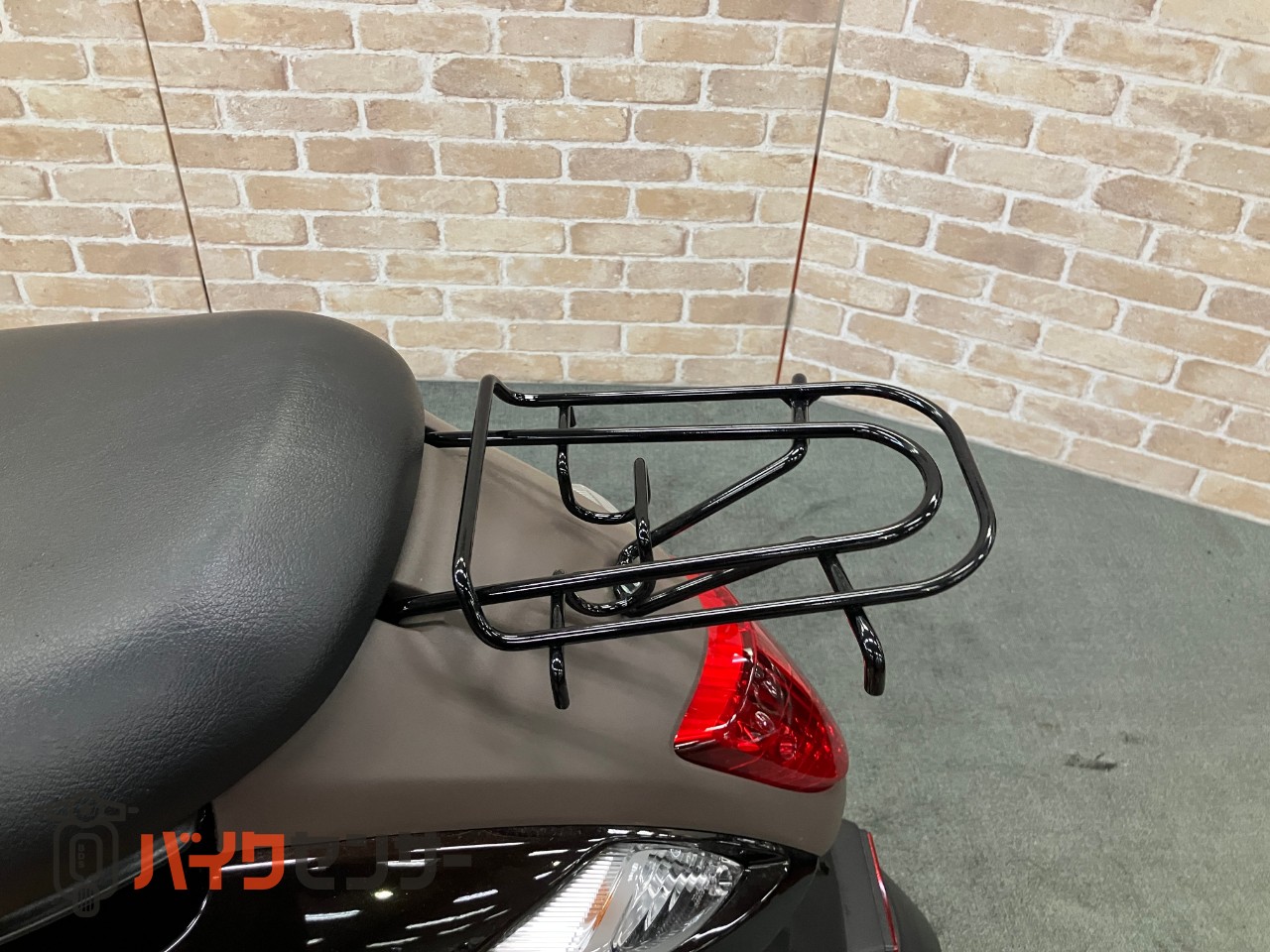 レッツバスケット ワンオーナー　ロールシャッター付前カゴ搭載モデル　グラスミッドナイトブラウン　メットインスクーター_15