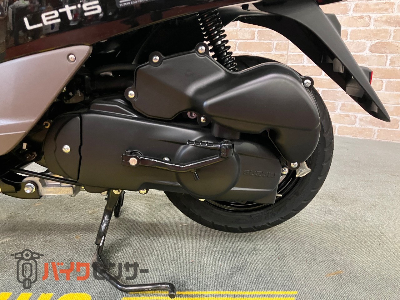 レッツバスケット ワンオーナー　ロールシャッター付前カゴ搭載モデル　グラスミッドナイトブラウン　メットインスクーター_17