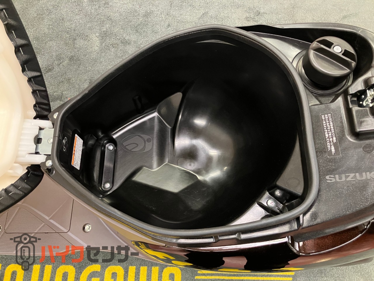 レッツバスケット ワンオーナー　ロールシャッター付前カゴ搭載モデル　グラスミッドナイトブラウン　メットインスクーター_18