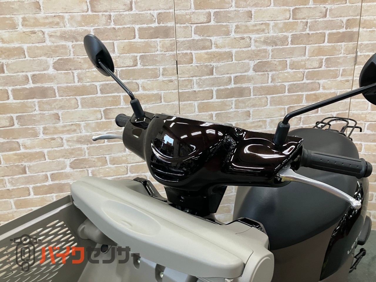 レッツバスケット ワンオーナー　ロールシャッター付前カゴ搭載モデル　グラスミッドナイトブラウン　メットインスクーター_19