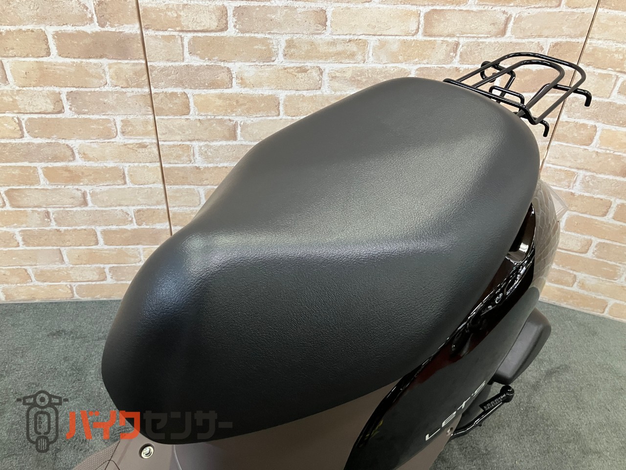 レッツバスケット ワンオーナー　ロールシャッター付前カゴ搭載モデル　グラスミッドナイトブラウン　メットインスクーター_23