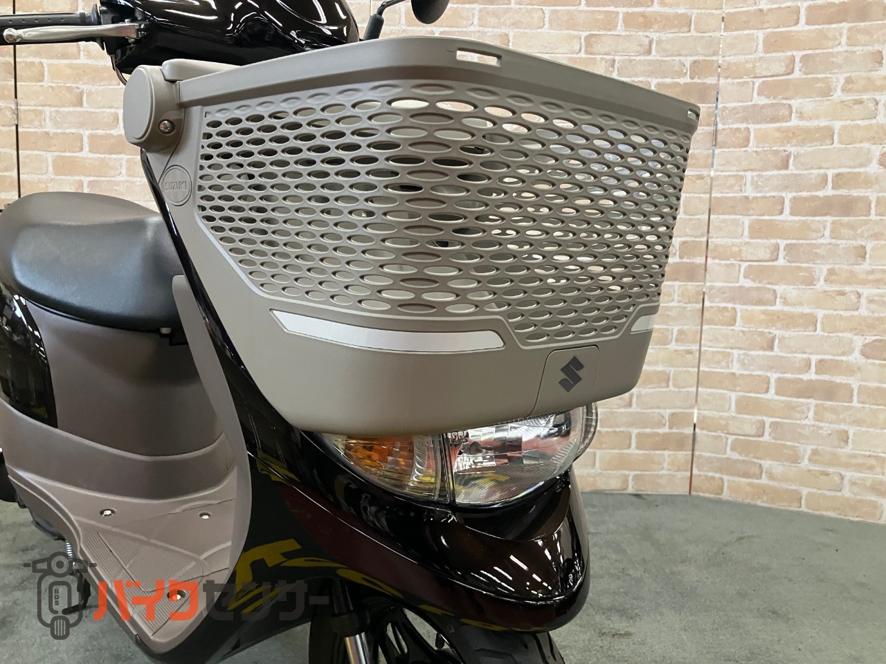 レッツバスケット ワンオーナー　ロールシャッター付前カゴ搭載モデル　グラスミッドナイトブラウン　メットインスクーター_25