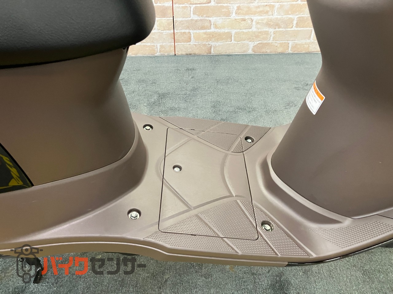 レッツバスケット ワンオーナー　ロールシャッター付前カゴ搭載モデル　グラスミッドナイトブラウン　メットインスクーター_29