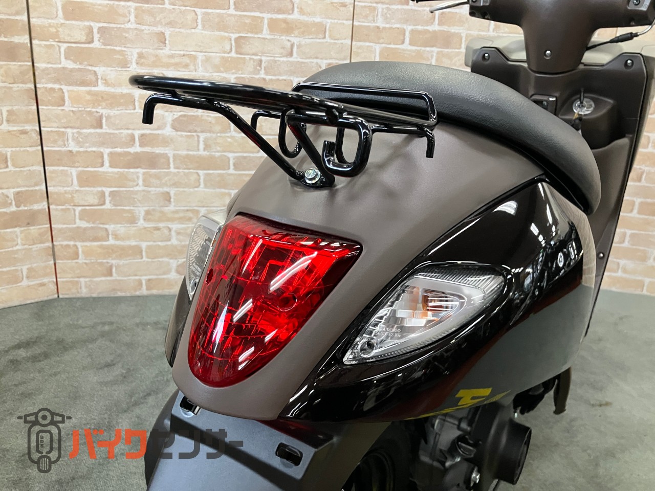 レッツバスケット ワンオーナー　ロールシャッター付前カゴ搭載モデル　グラスミッドナイトブラウン　メットインスクーター_33