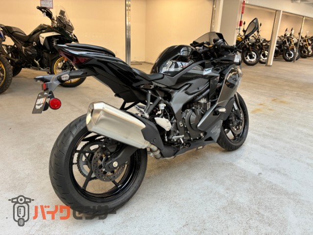 Ninja ZX-4R SE エンジンスライダー ハンドルマウント usb1口