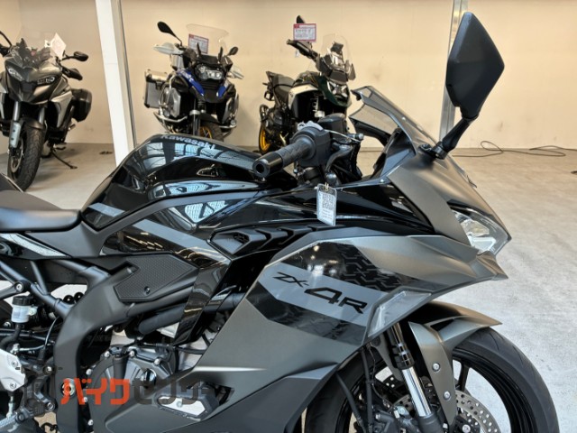 Ninja ZX-4R SE エンジンスライダー ハンドルマウント usb1口