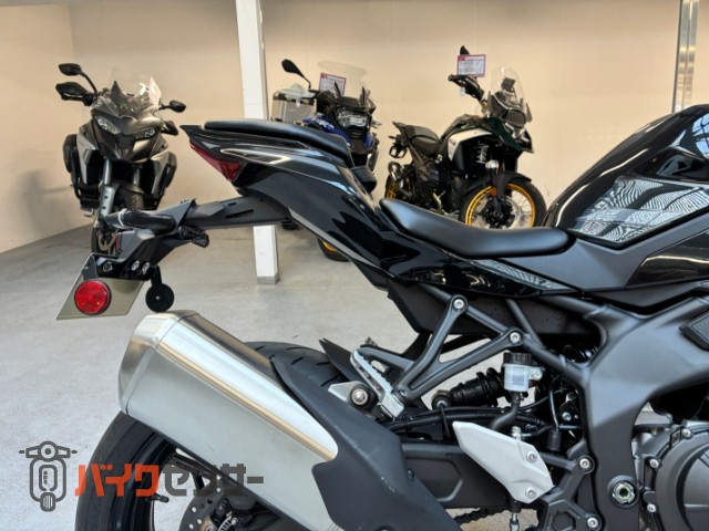 Ninja ZX-4R SE エンジンスライダー ハンドルマウント usb1口