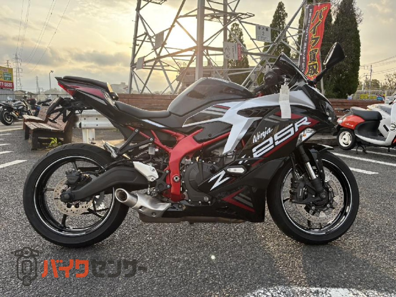 赤黒バイク　ハイレート カワサキ Ninja ZXー25R SE のカタログ情報 | 新車・中古