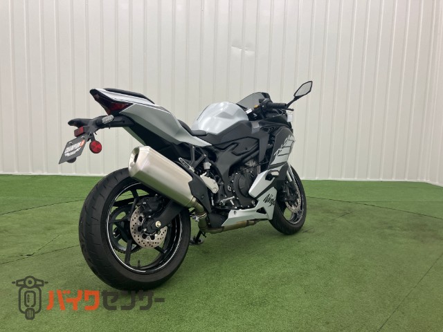 Ninja ZX-4R SE 水冷4気筒 フレームスライダー スモークスクリーン