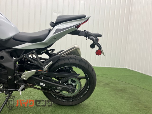 Ninja ZX-4R SE 水冷4気筒 フレームスライダー スモークスクリーン