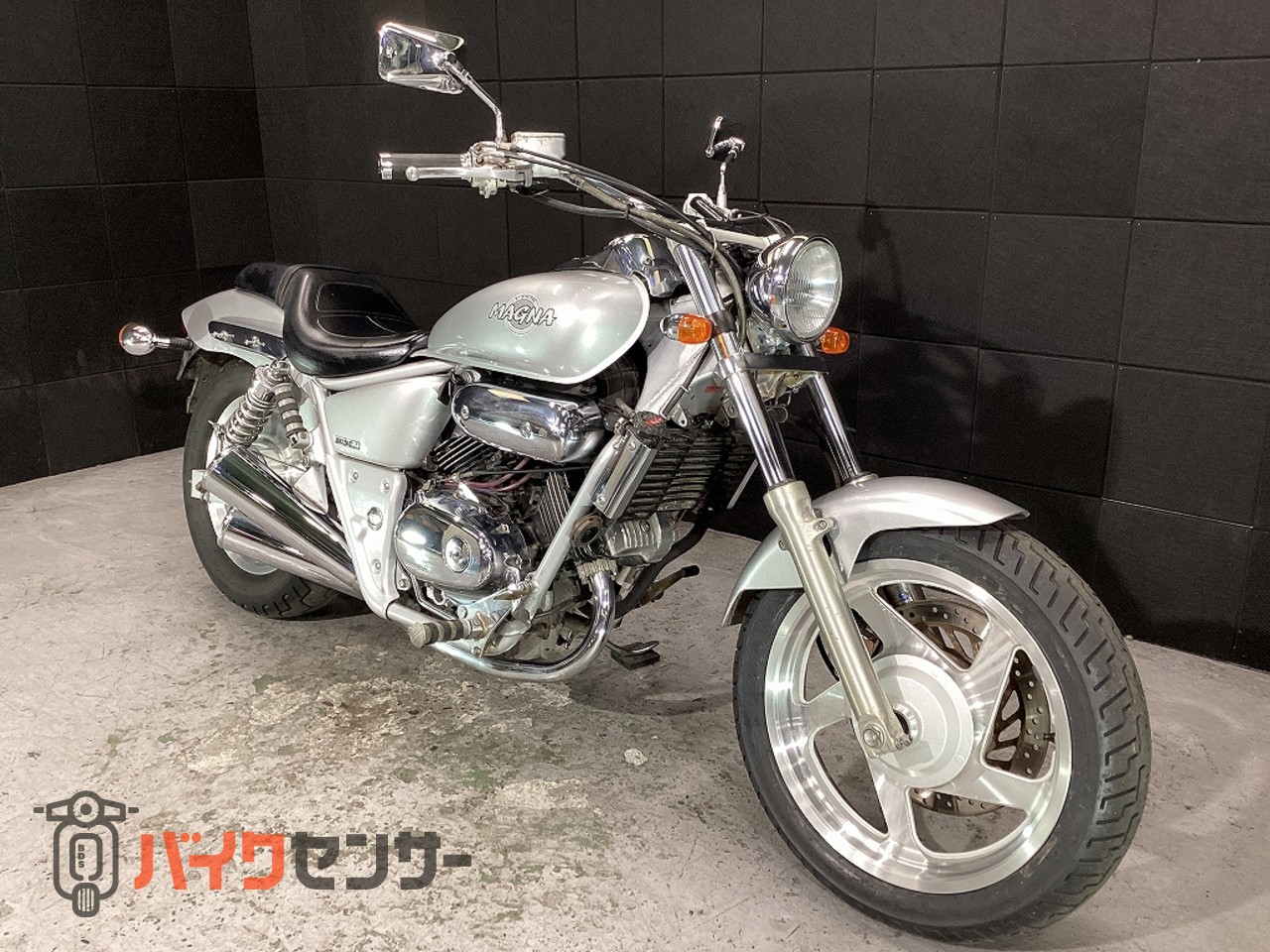 マグナ250 純正リアホイール ブレーキドラム付き タイヤ付 ホンダ
