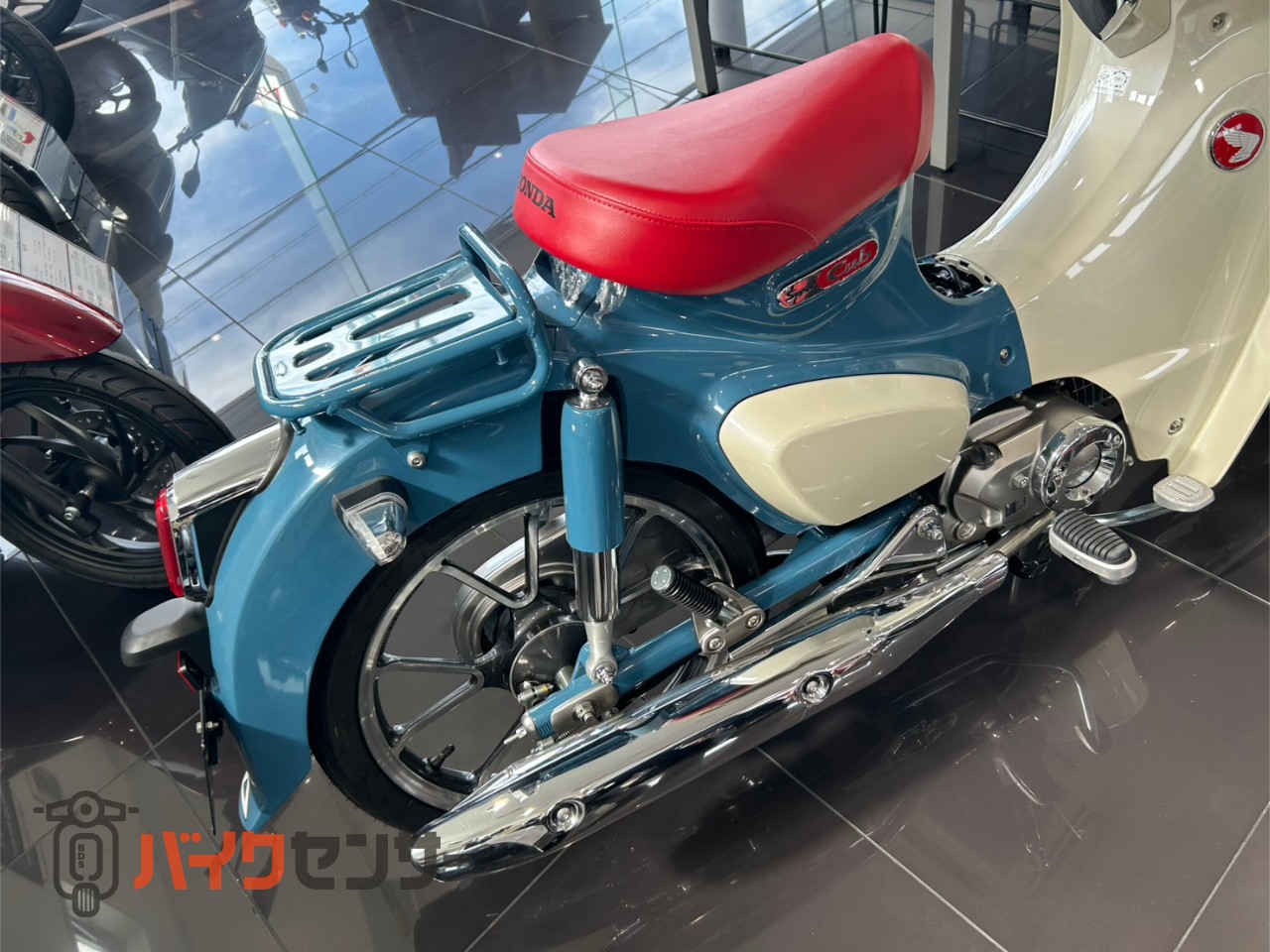 スーパーカブC125 純正リアキャリア　パールボスポラスブルー ホンダ スーパーカブC125 2026年モデル パールボスポラスブルー リア