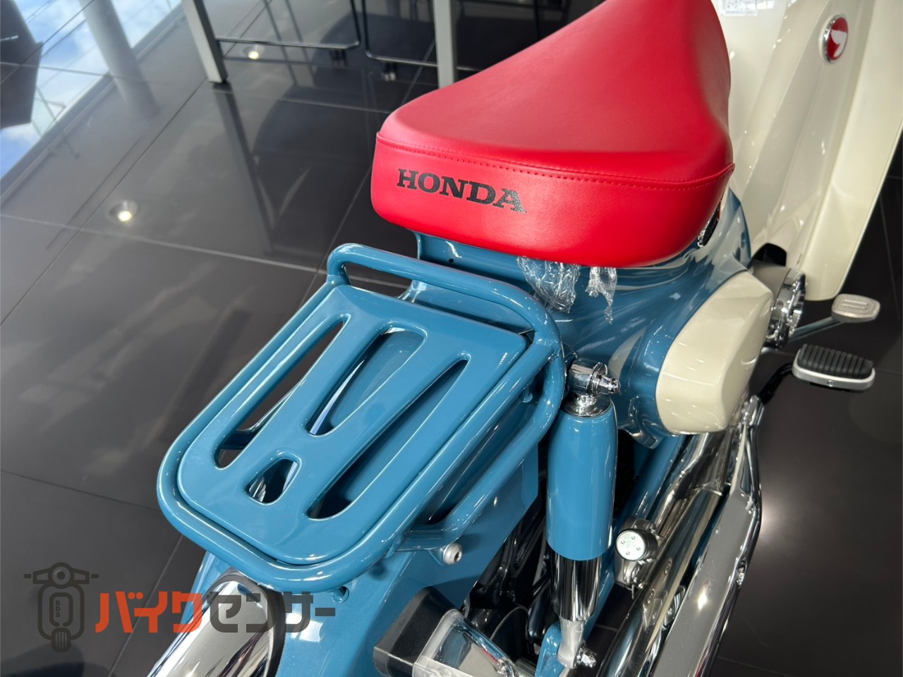 スーパーカブC125 純正リアキャリア　パールボスポラスブルー ホンダ スーパーカブC125 2026年モデル パールボスポラスブルー リア