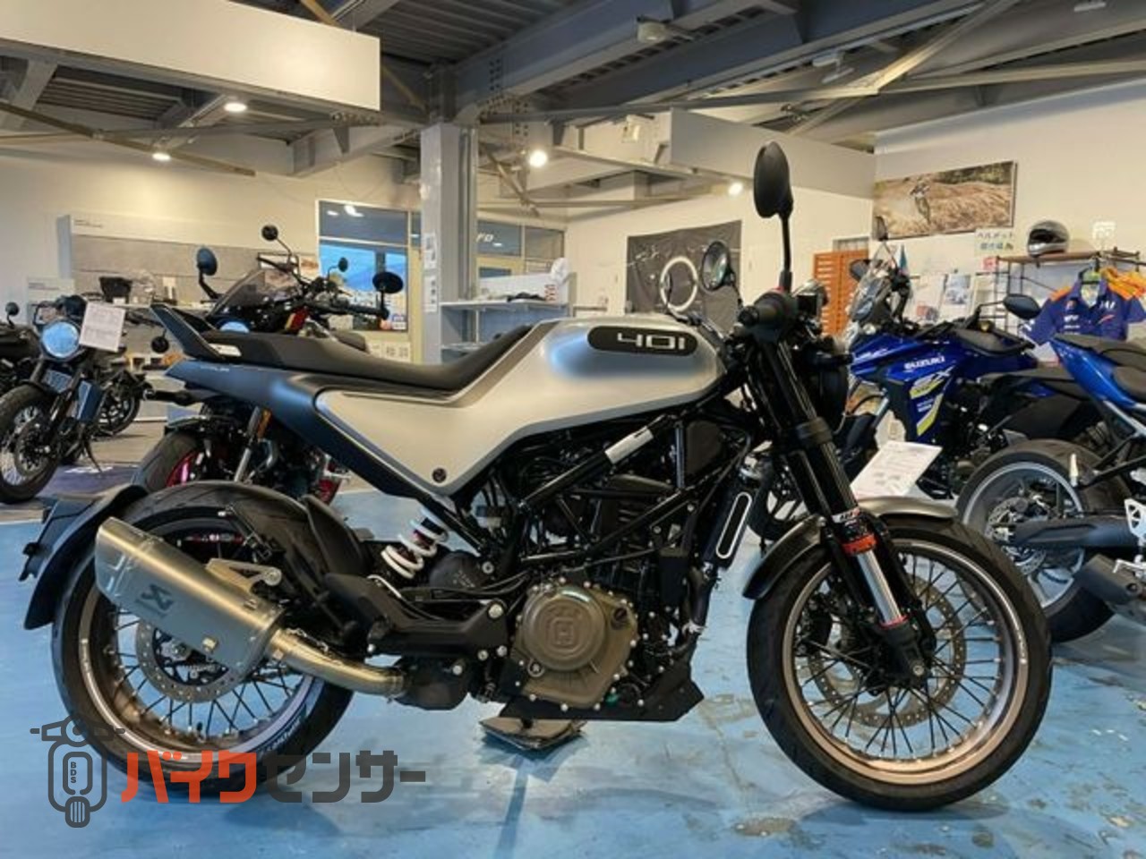 ハスクバーナ ヴィットピレン401 AKRAPOVICマフラー装備 ネオカフェ