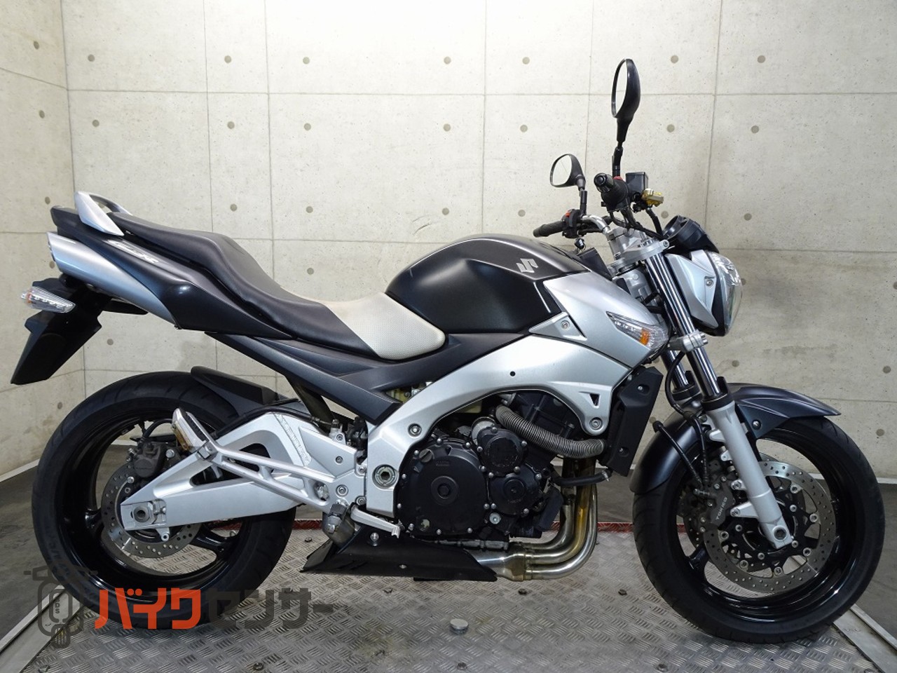 スズキ GSR400 GK7DA 2006年モデル 初期型 4気筒エンジン